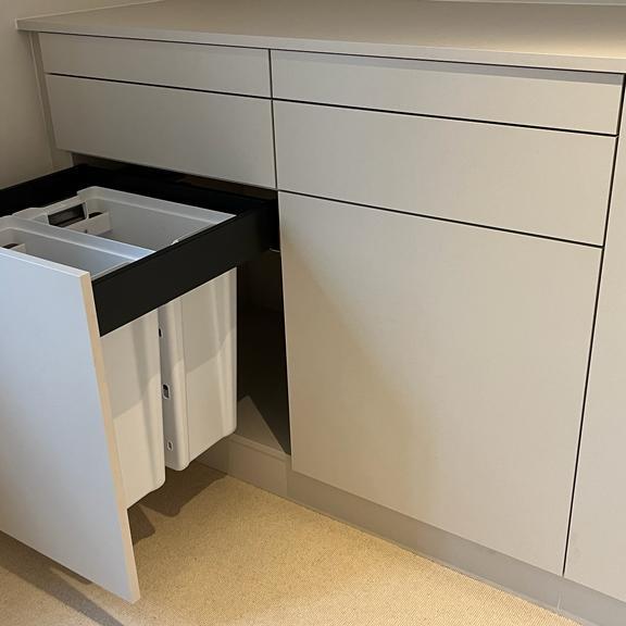 Schrank mit individueller Aufteilung weiß