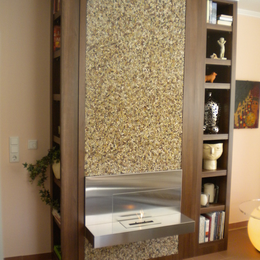 Wohnzimmerschrank aus Holz mit offenem Bereich und Schiebetür