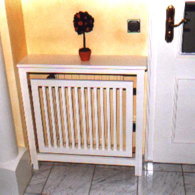 Weiße Holzverkleidung für Heißkörper